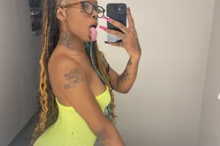 🍫SLIM CHOCOLATE GOODIE🍫$140 OUTCALL SPECIALS🌹YOUR FAVORITE PYT BACK N BETTER🫦 - Image 5