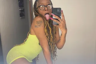 🍫SLIM CHOCOLATE GOODIE🍫$140 OUTCALL SPECIALS🌹YOUR FAVORITE PYT BACK N BETTER🫦 - Image 3