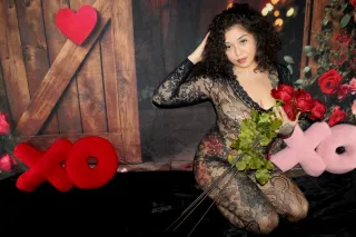 Pretty Tatted latina - Image 4