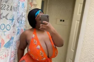 Fetish friendly 👅Big booty 💦Facetime shows - Image 1